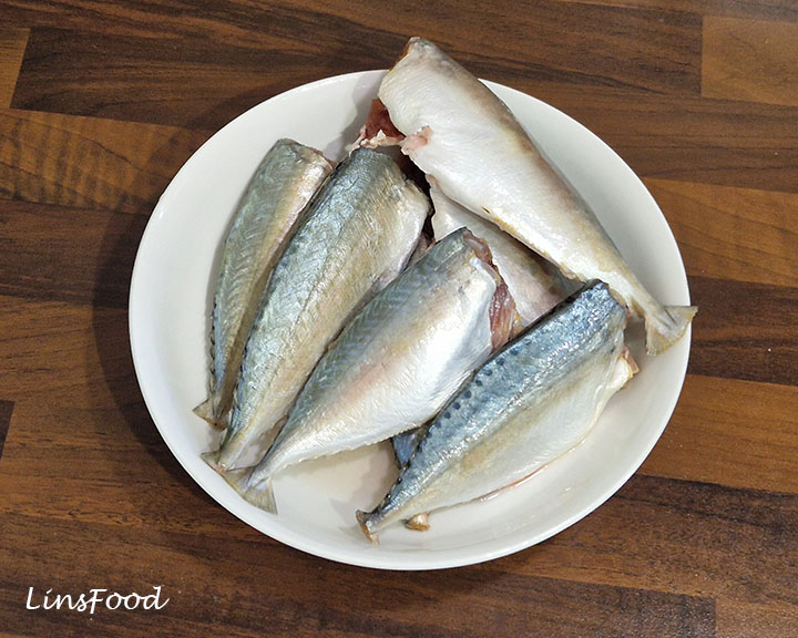 Cleaned Indian mackerel ready for making Penang asam laksa